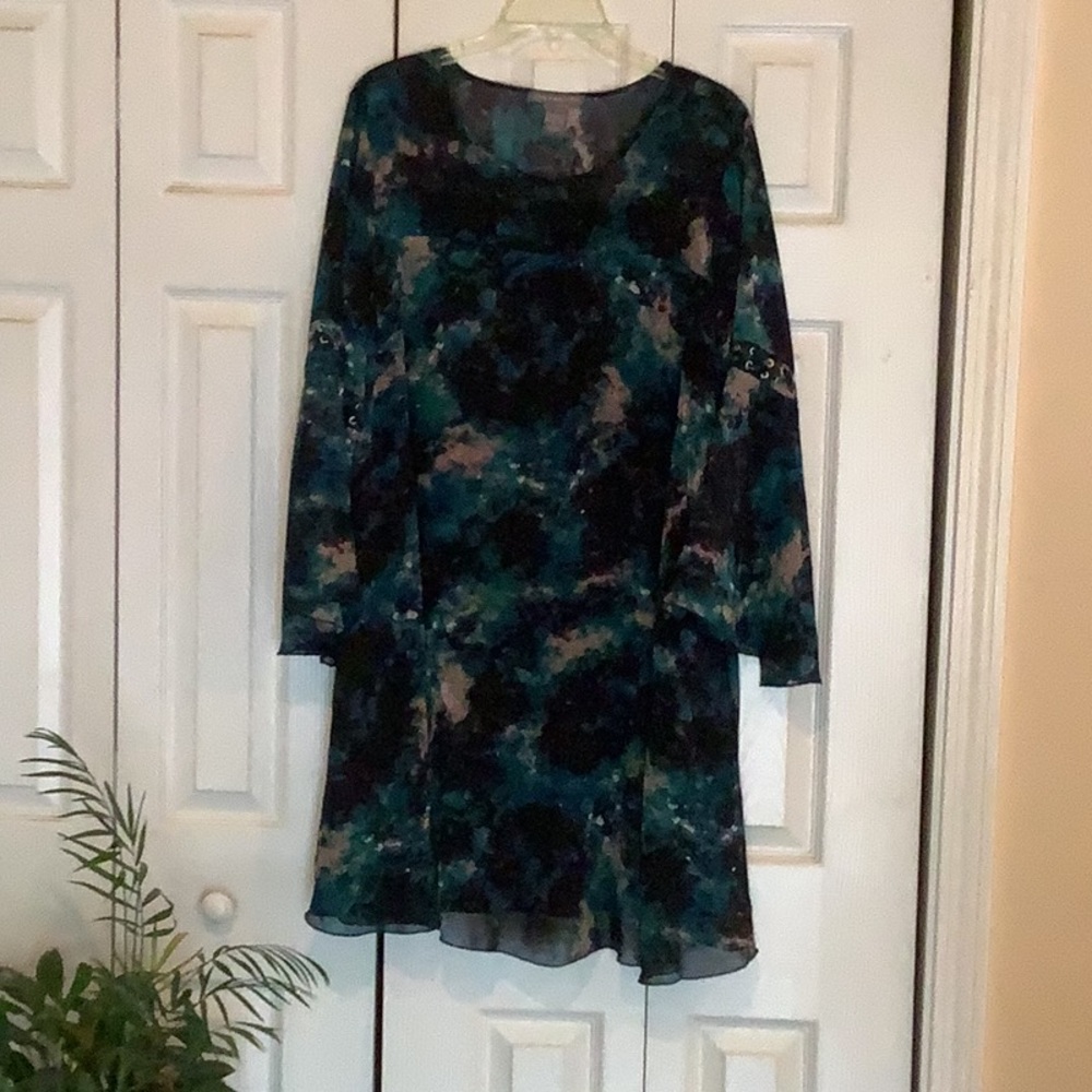 Multicolor Long Sleeve Dress with detail. Size XL